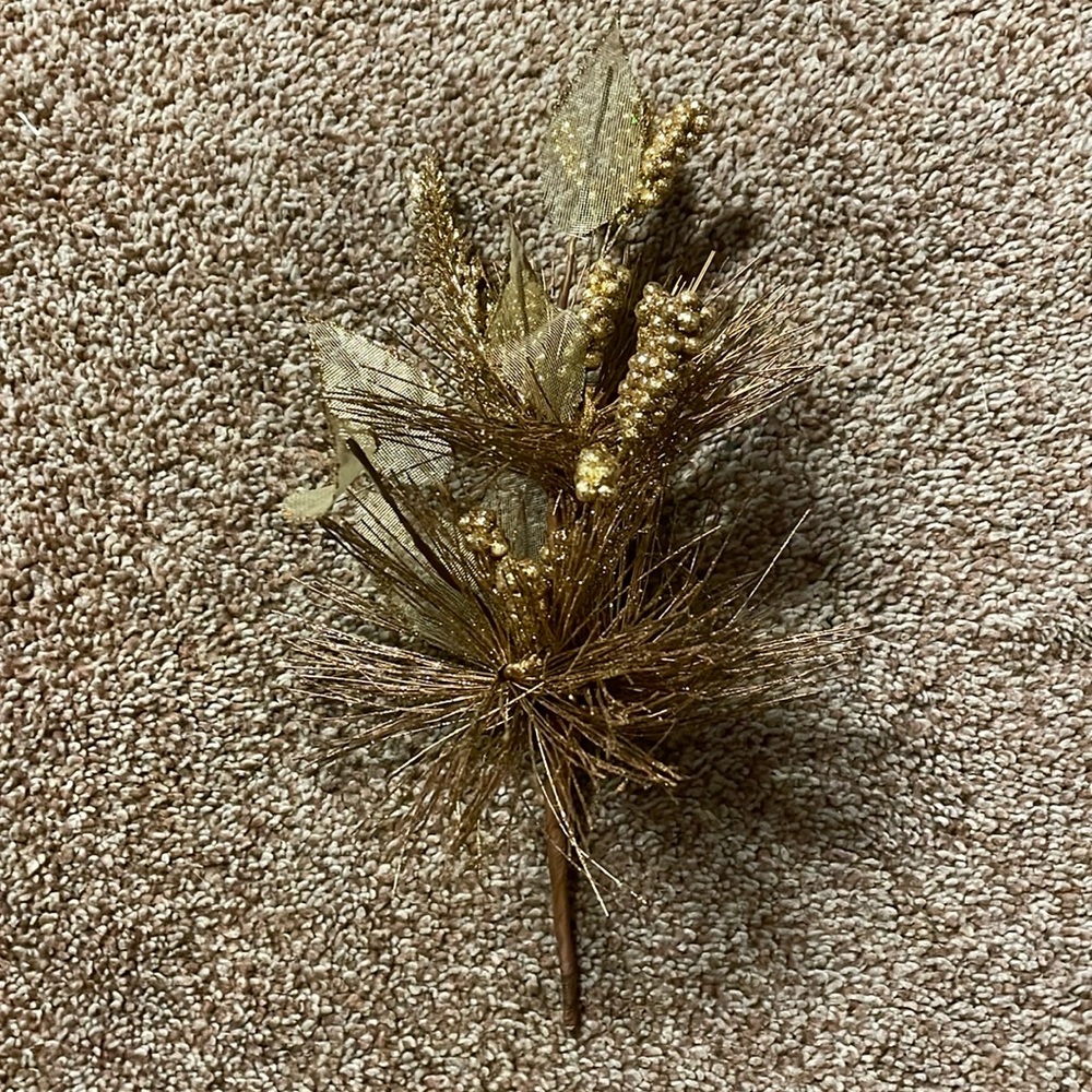 Golden Floral Pick